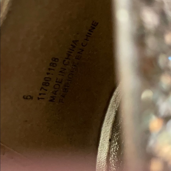 K&M Gold sparkle 3โ Heels, Size 6B, Like New ๐๐ - Picture 8 of 10